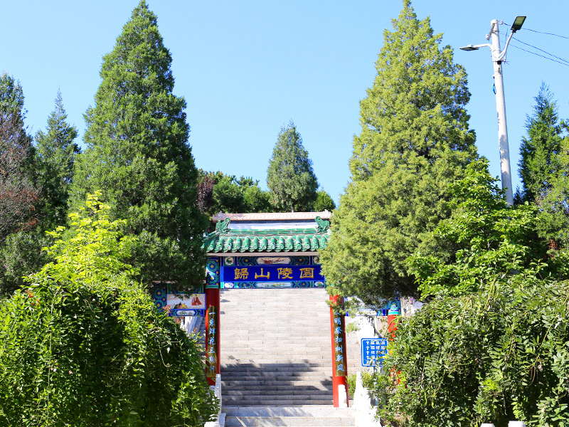 陵园牌楼