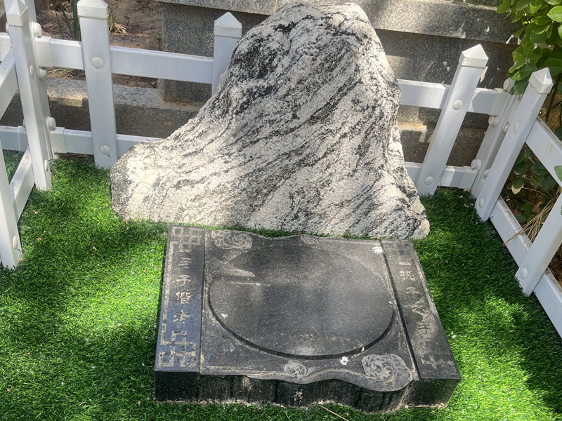 灵山宝塔陵园生态葬卧碑