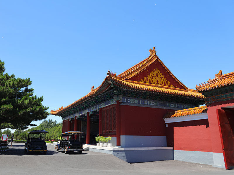 中华永久陵园客服发的陵园建筑图片