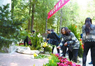 本市将以八宝山革命公墓,李大钊烈士陵园,八达岭烈士陵园,潮白陵园为