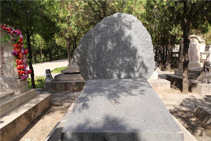 龙泉公墓墓型1