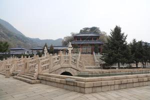怀思堂石桥景观