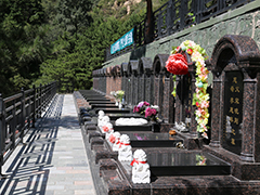 北京买一块双人墓地需要多少钱？