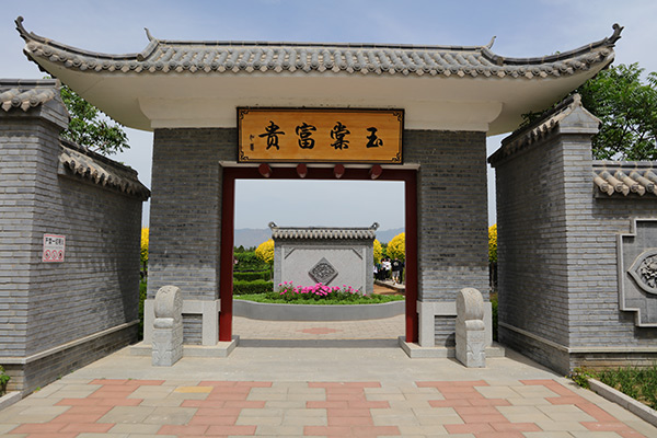 中华永久陵园海棠苑怎么样？听说不错碑型也多，海棠苑有价格表吗