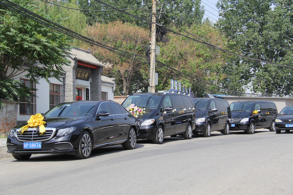 北京殡葬延伸服务：天顺祥提供免费墓地带看服务