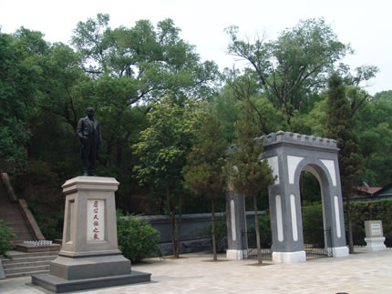 八达岭陵园詹天佑墓地