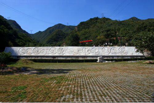 鳞龙山,卧山,小西湖,银山塔林,黄花城,水长城等众多自然风景区.