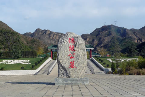 德陵公墓大门景色