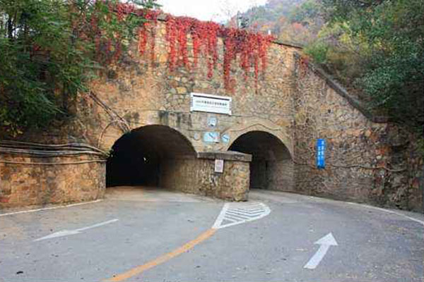 八达岭陵园入口隧道