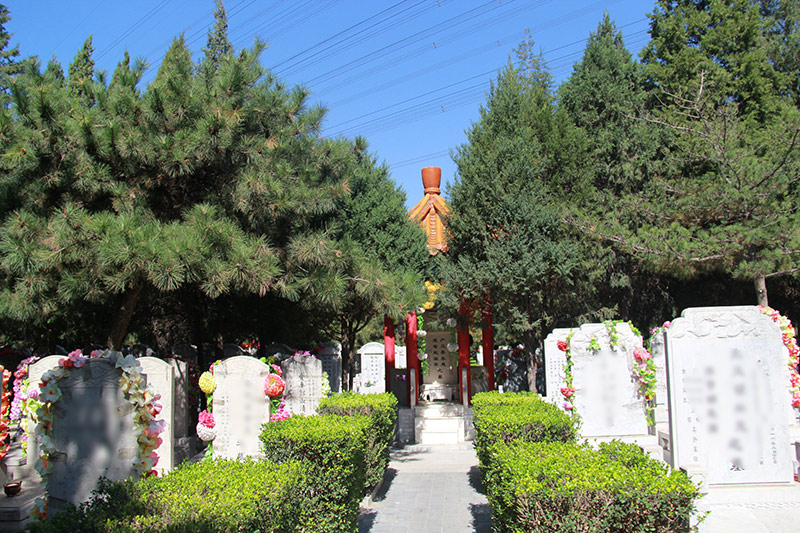 朝阳陵园传统立碑墓区