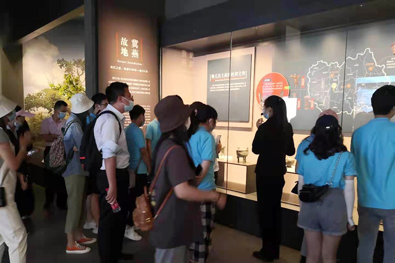 党员们参观顺义区博物馆