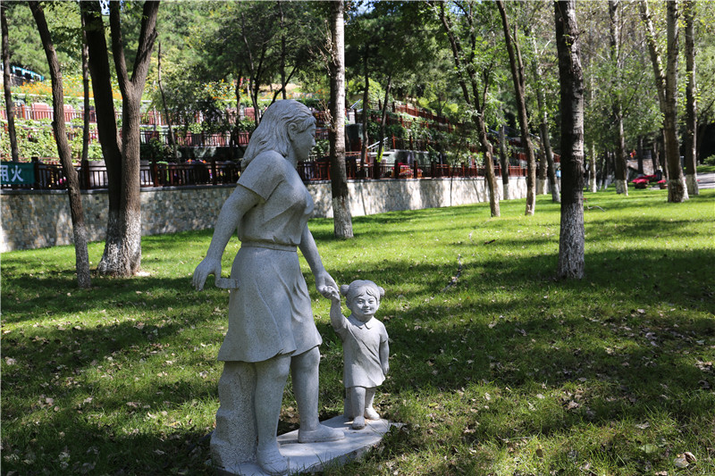 八达岭陵园雕塑景观