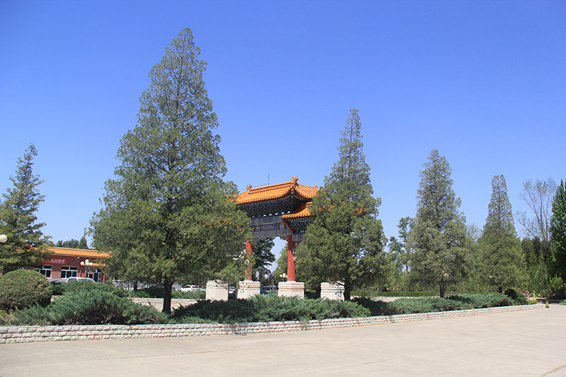 中华永久陵园牌楼景观
