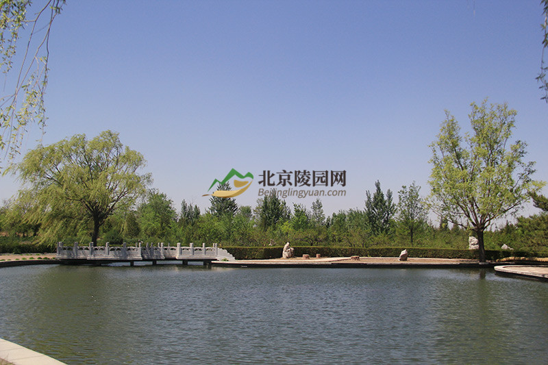 中华永久陵园日月湖景观