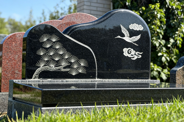 中华永久陵园松鹤祥云艺术卧碑：新规下的暖心节地之选 仅三万多