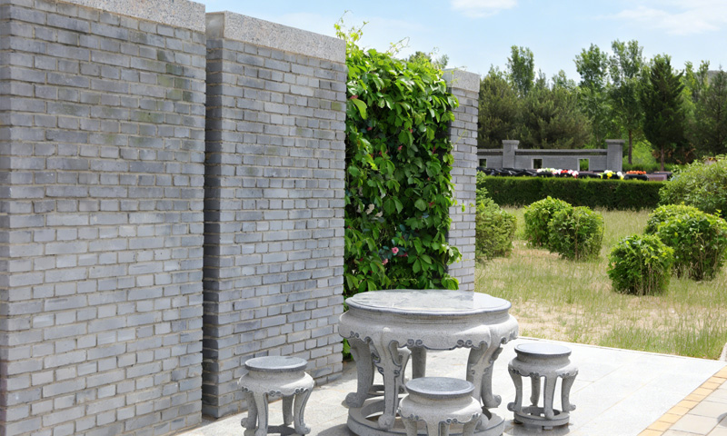 卧碑所在的海棠苑一角 卧碑所在的海棠苑一角