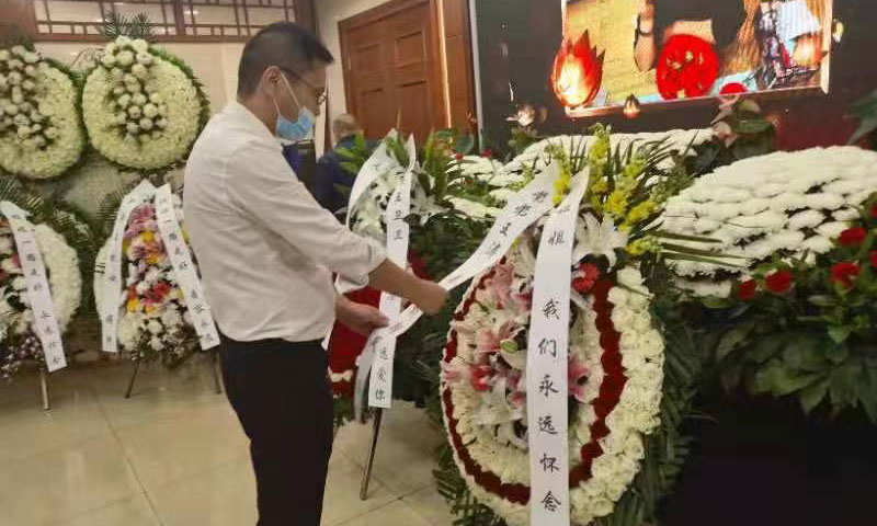 王春阳在殡仪馆做正规白事服务 王春阳在殡仪馆做正规白事服务
