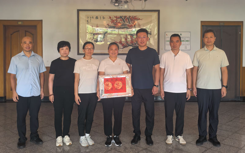 陵园领导班子温情送别老同事 陵园领导班子温情送别老同事