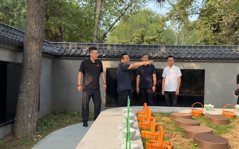 领导视察生态葬 领导视察生态葬