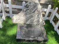 灵山宝塔陵园生态葬卧碑