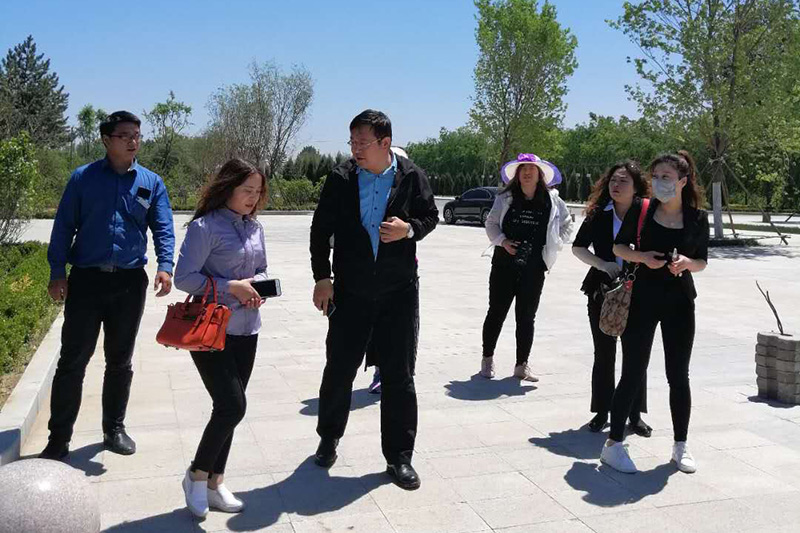 王总一行参观学习现场