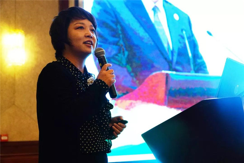 曹丽娟以《公益实践、绿色发展、生态文明， 畅想时代殡葬改革服务主旋律》为题作交流发言
