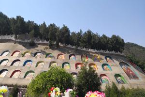 公墓佛龛近景