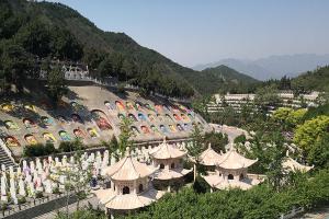 公墓亭子墓