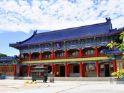 清东陵旁边的墓地是哪一家