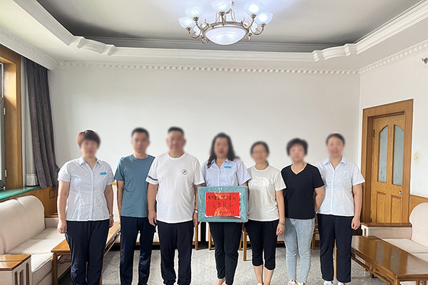 北京市潮白陵园欢送退休职工