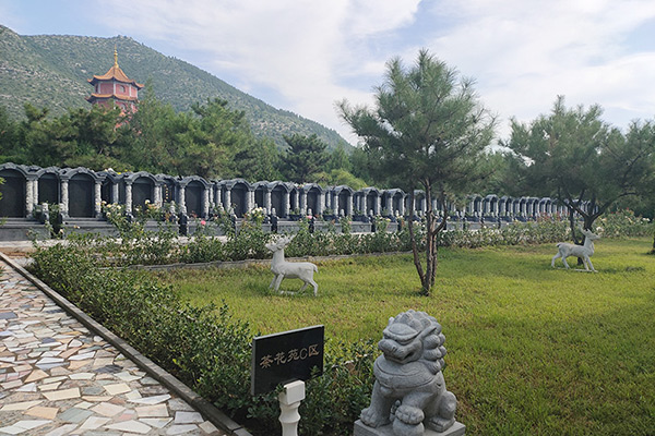 皇家龙山陵园怎么样有家族墓吗？皇家龙山陵园家族墓价格多少钱？