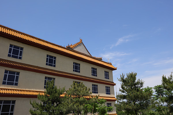 灵山宝塔陵园接待中心地址在哪里？灵山宝塔陵园属于什么地方？