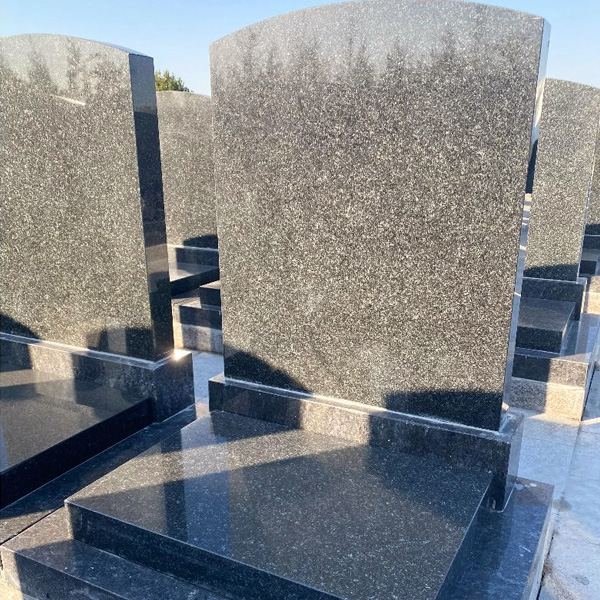 仁瑞苑平地双穴立碑