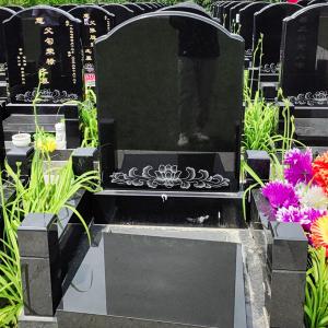 义恩苑带围栏立碑