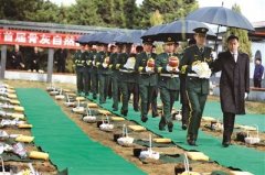 北京市首届骨灰自然葬安葬仪式在长青园举行