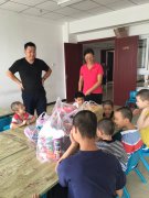 北京市潮白陵园领导至福利中心慰问孤残儿童