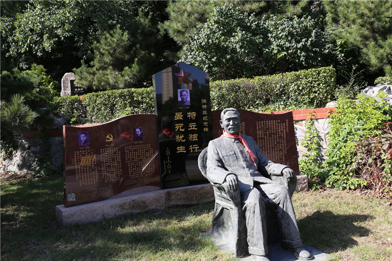 北京万佛华侨陵园名人