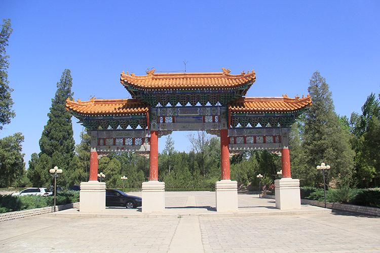 中华永久陵园牌楼