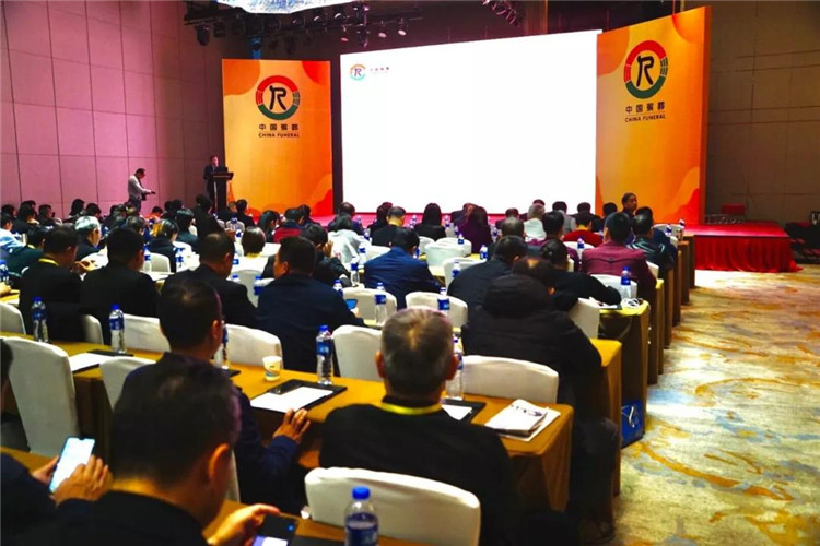 先进事迹报告会现场