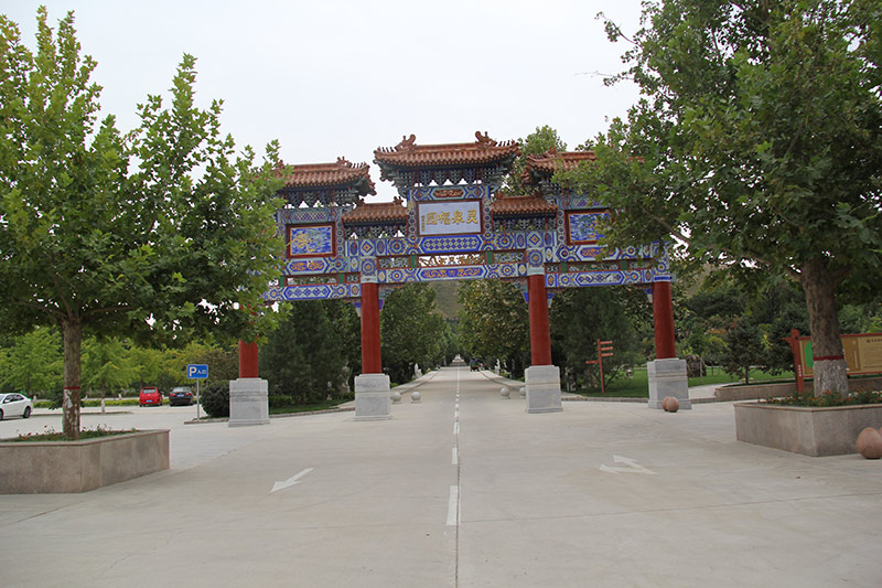 河北三河陵园墓地入口