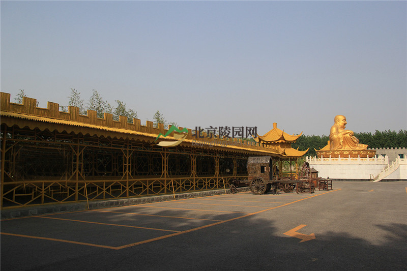 极乐园公墓停车场