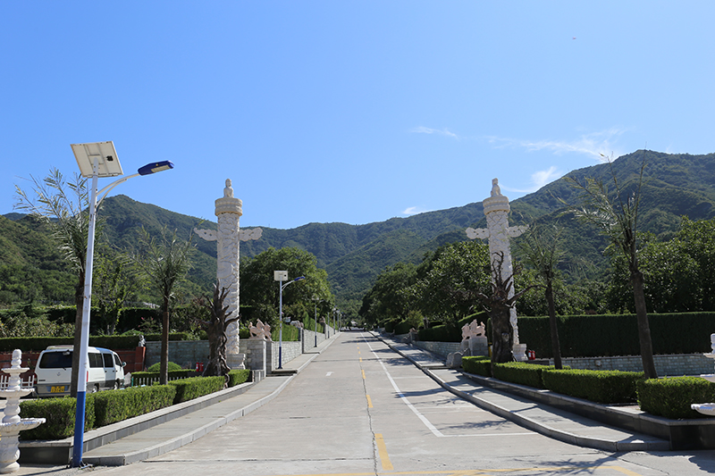 天山陵园入口