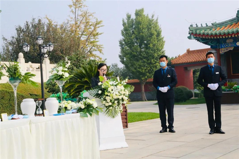 公益节地生态葬现场家属代表发表讲话