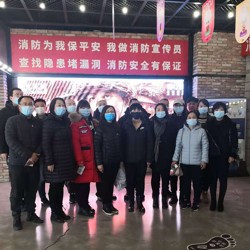 全体党员观影留念