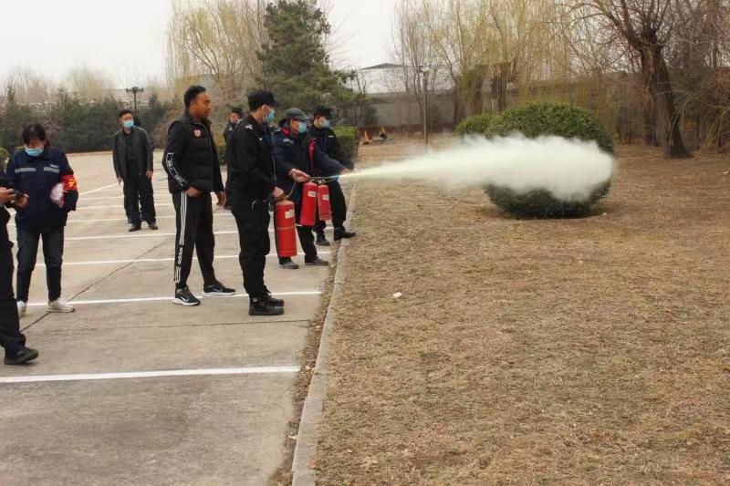 外协人员灭火器使用现场