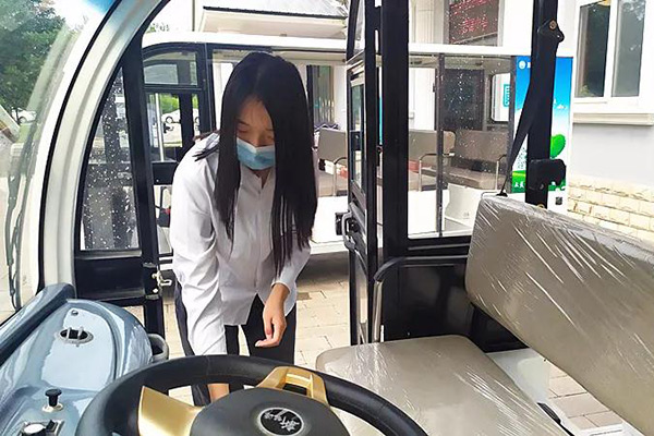 对服务设施进行全面消杀