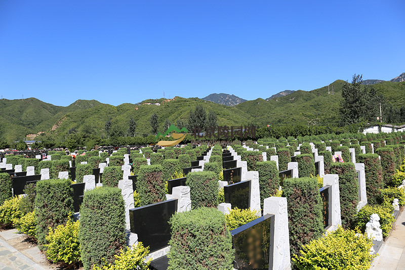 北京市昌平区凤凰山陵园在明十三陵哪个方位?陵园的风水好吗?