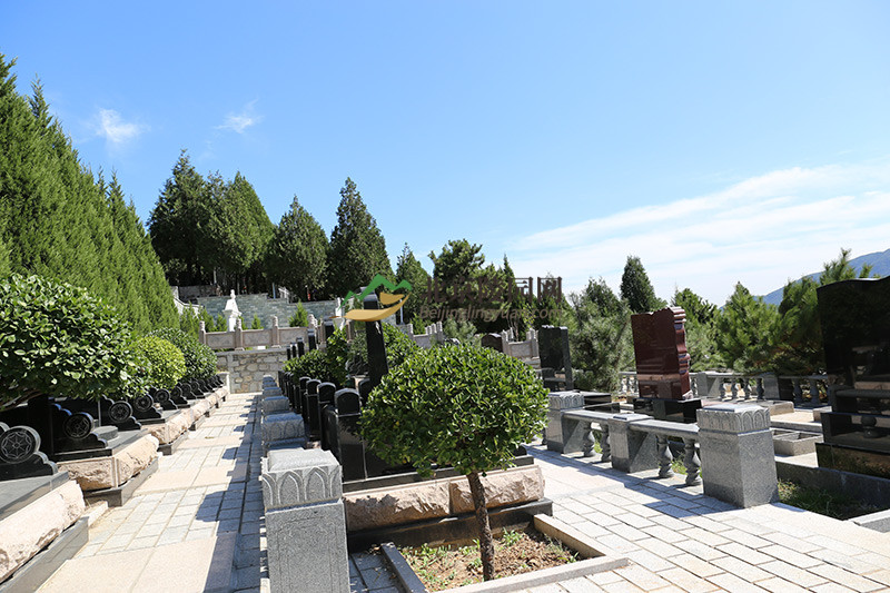 北京海淀墓地长安陵园和温泉墓园哪个墓地的风水好