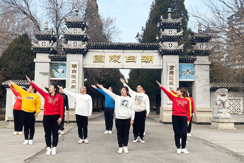 潮白陵园职工录制奥运会口号歌现场