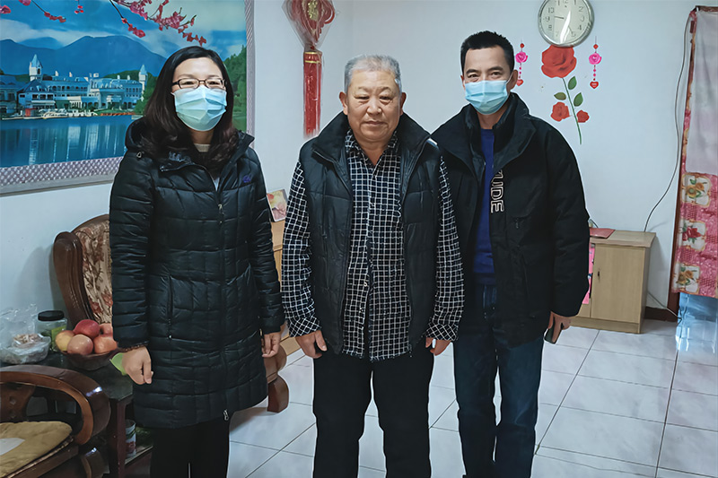 潮白陵园领导与退休职工合影